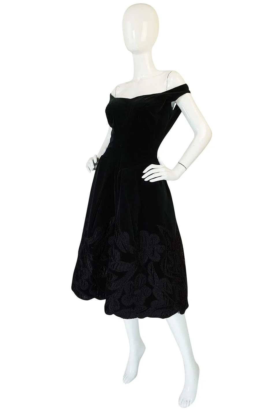 1950s Demi-Couture Level Nazareth Velvet Applique Dress