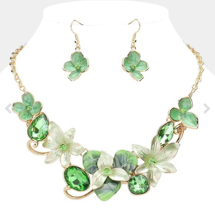 Colored Metal Flower Stone Cluster Resin Bib Necklace (4 Colors)