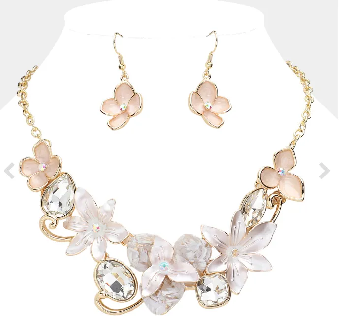 Colored Metal Flower Stone Cluster Resin Bib Necklace (4 Colors)